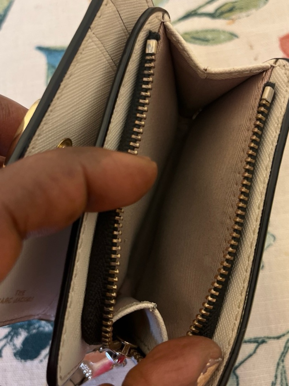 Marc Jacobs Beige Saffiano Leather Compact Wallet with Gold Hardware - Picture 7 of 8